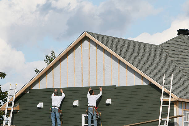 Professional Siding technician working in Saint Thomas, PA